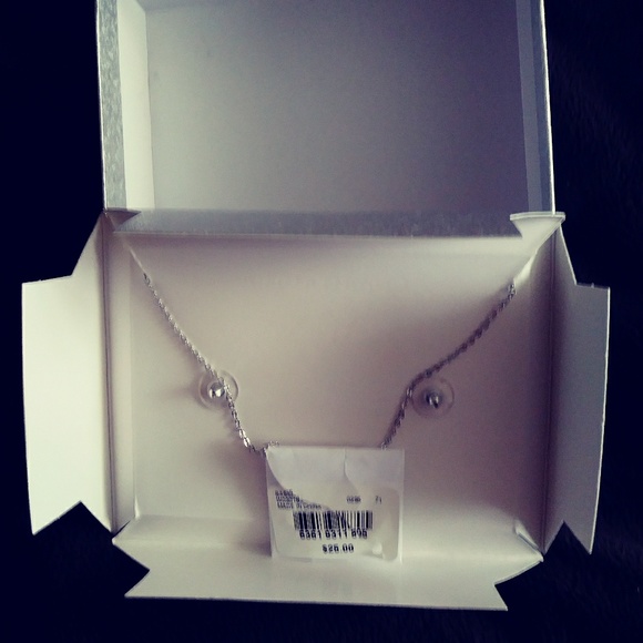 Beautiful dressy Necklace and Earrings.. - Picture 2 of 4